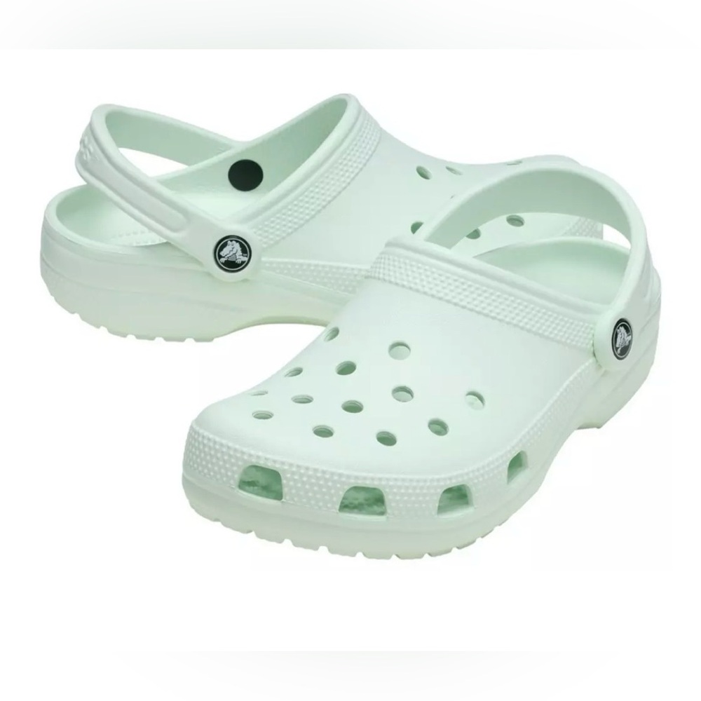 CROCS | Classic Women’s Clogs in ‘Mint Tint’ Green